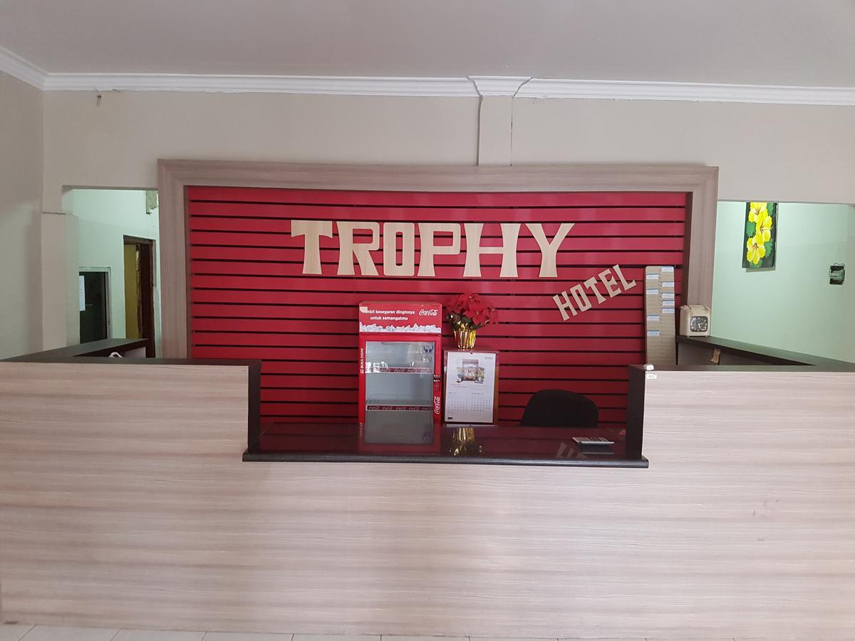 Trophy Hotel Sumbawa Besar エクステリア 写真